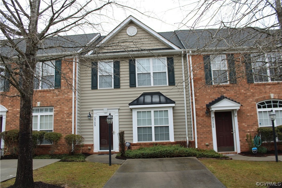 Multi unit property with a front yard