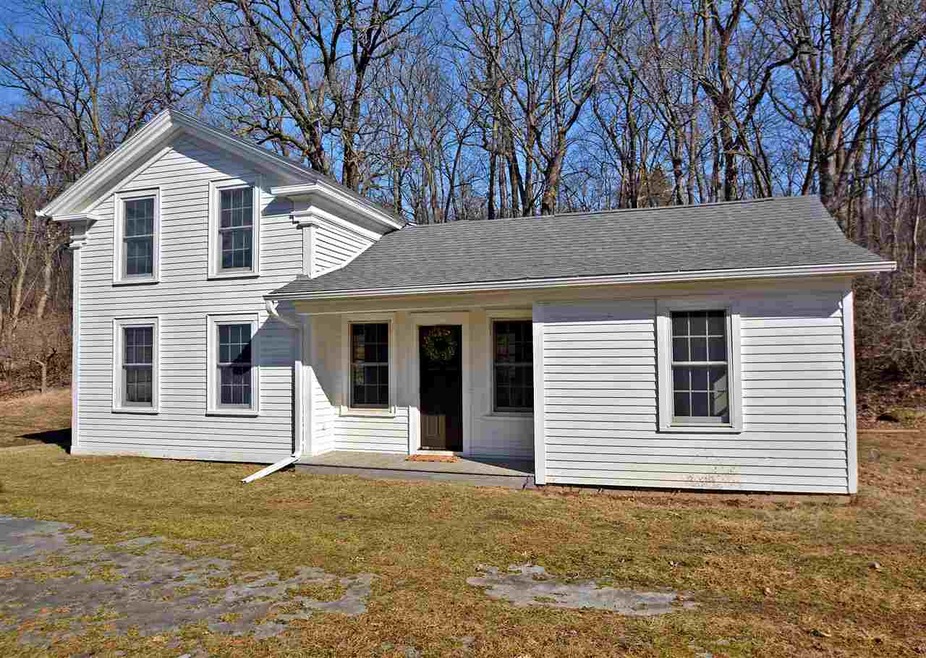 512 Hillcrest Ln, Brooklyn, WI 53521 - photo 1