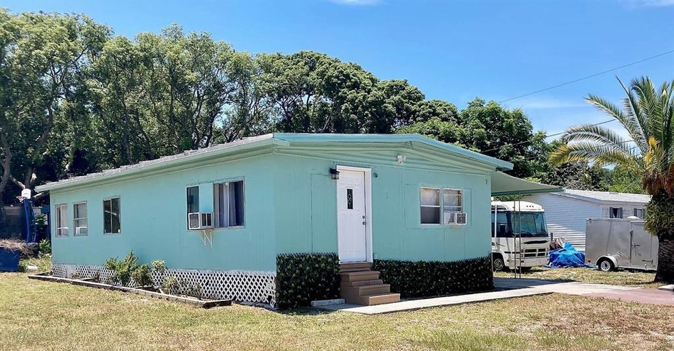 House sits on double lot
