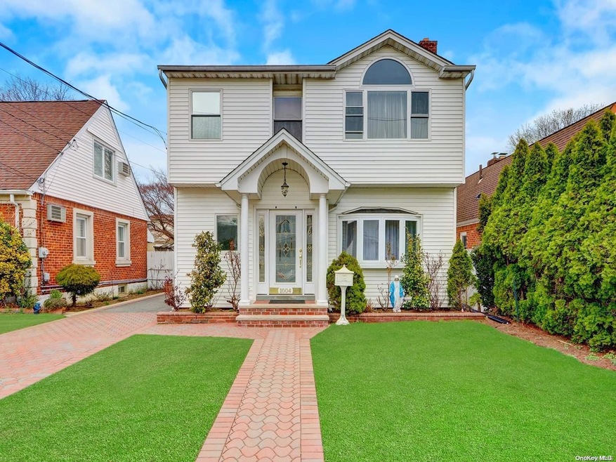 1004 Wool Ave, Franklin Square, NY 11010 - photo 1