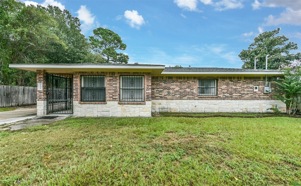 7130 Bauman Rd, Houston, TX 77022 - photo 1