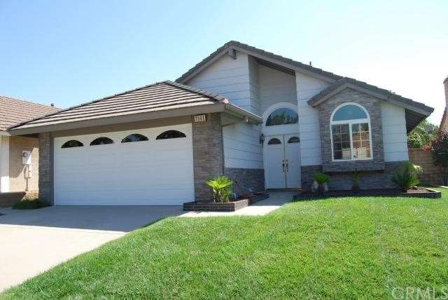 Fantastic single story home - 3 bedroom, 1 3/4 bat