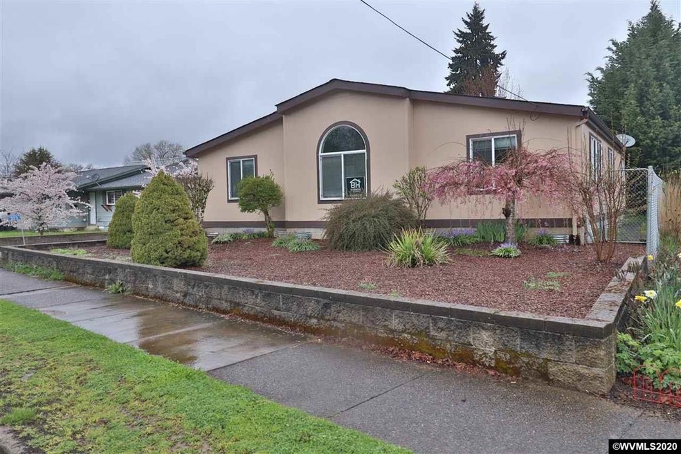 323 SE Sheridan Rd, Sheridan, OR 97378 - photo 1