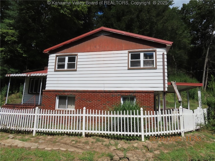 957 Hunter Rd, Charleston, WV 25311 - photo 1