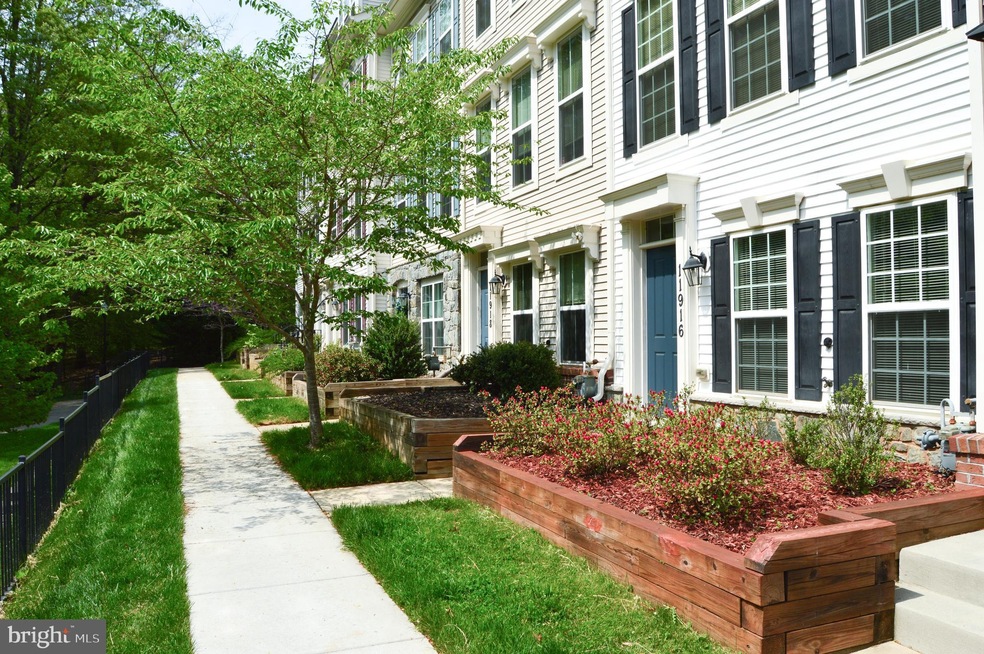 11916 Weybridge Ln, Germantown, MD 20876 - photo 1