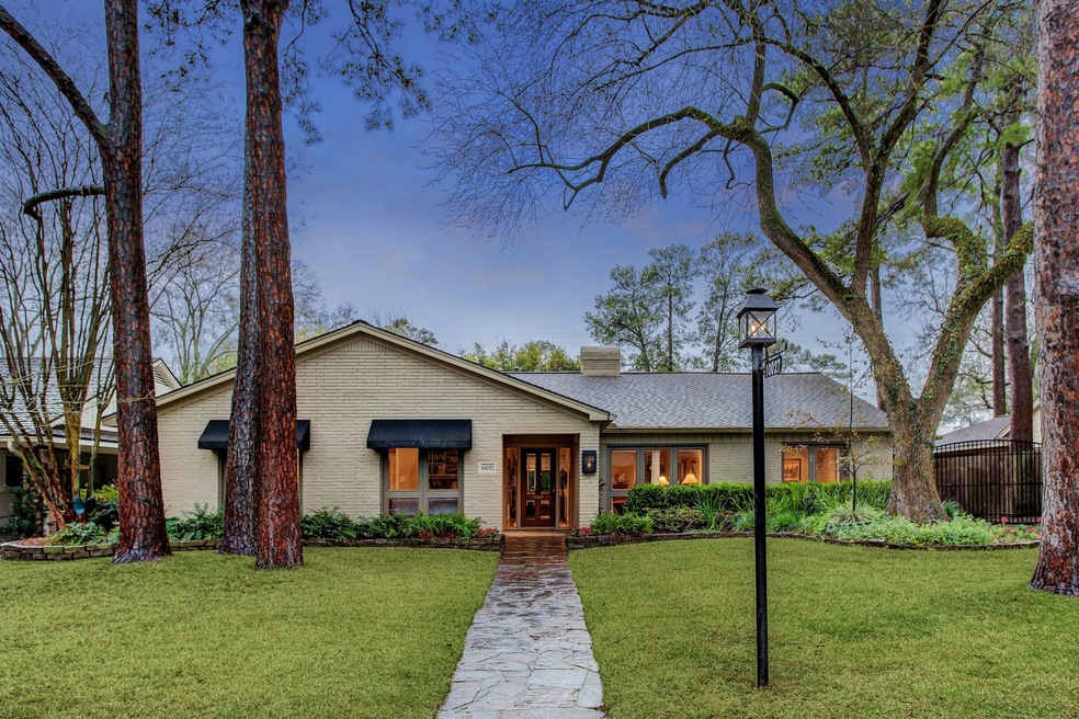 10027 Doliver Dr, Houston, TX 77042 - photo 1