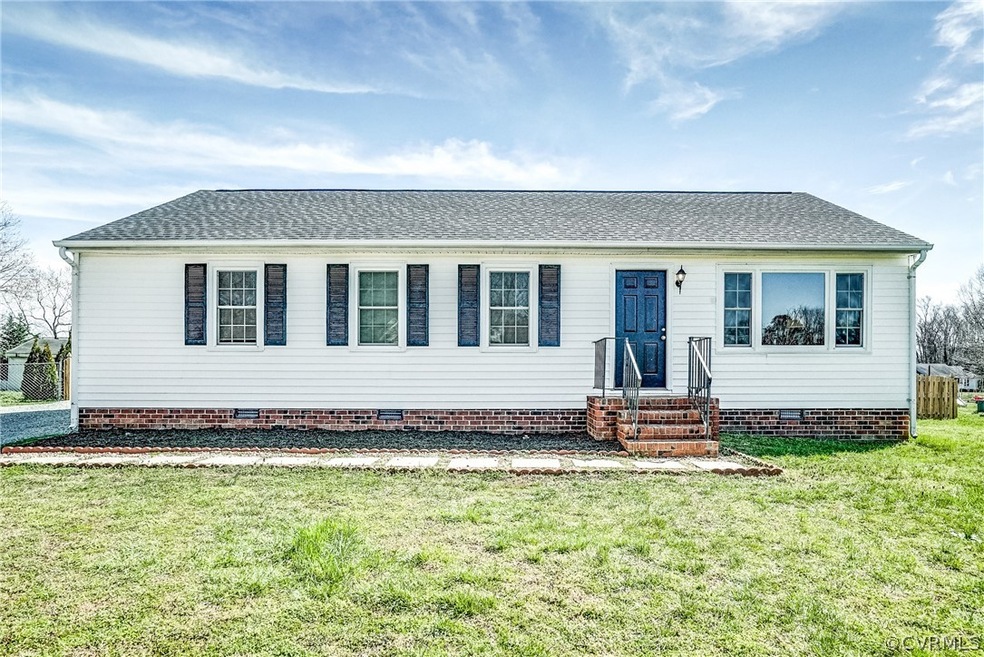 View of front of house featuring a front lawn