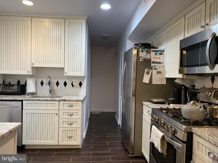 2053 Royal Fern Ct unit 2B, Reston, VA 20191 - photo 1