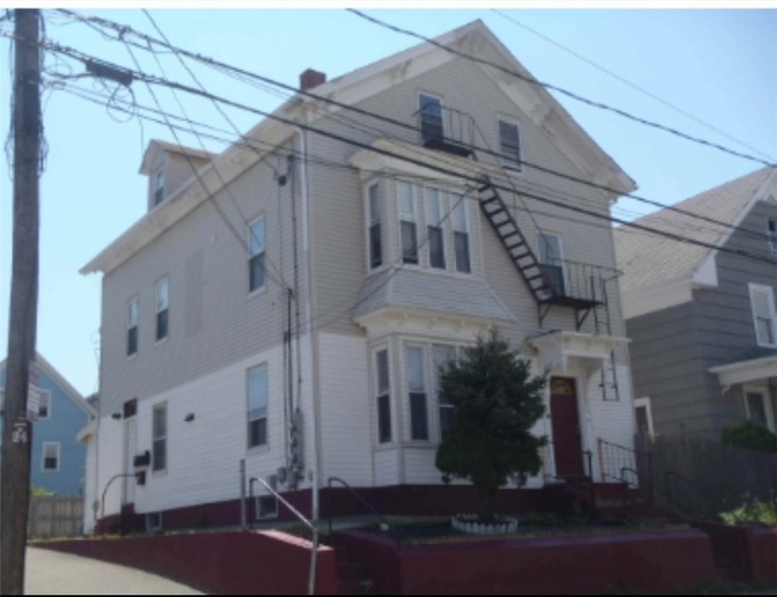 198 Sisson St, Pawtucket, RI 02860 - photo 1