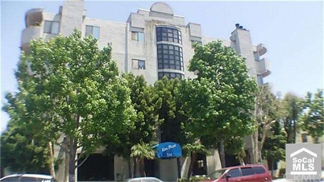 Elm Plaza