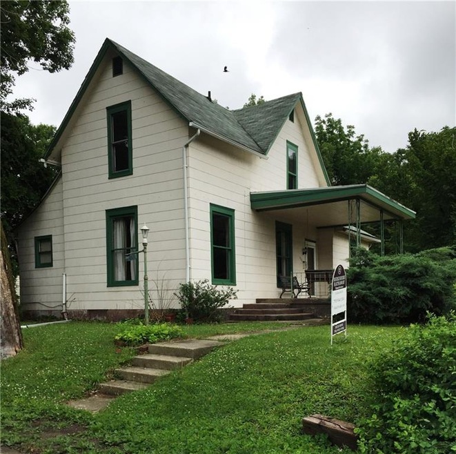 126 Court St, Anderson, IN 46012 - photo 1