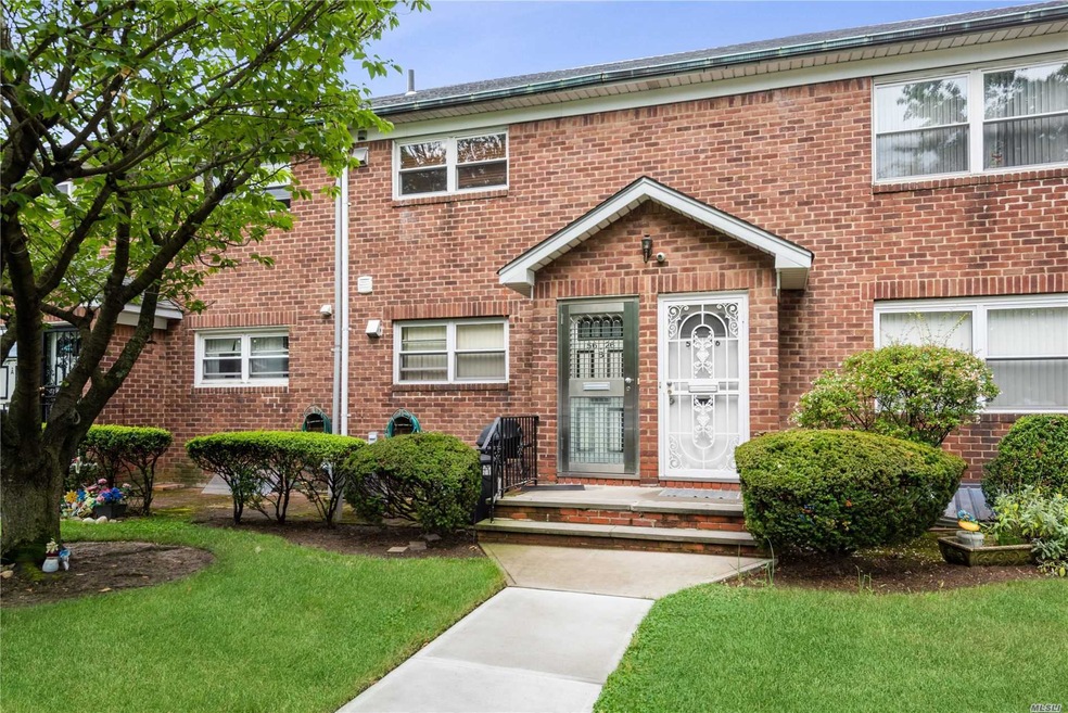 5626 Utopia Pkwy unit B, Fresh Meadows, NY 11365 - photo 1