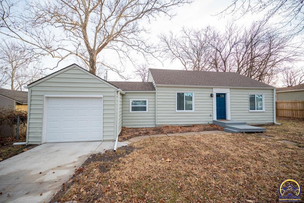 5812 SE Cross St, Topeka, KS 66619 - photo 1