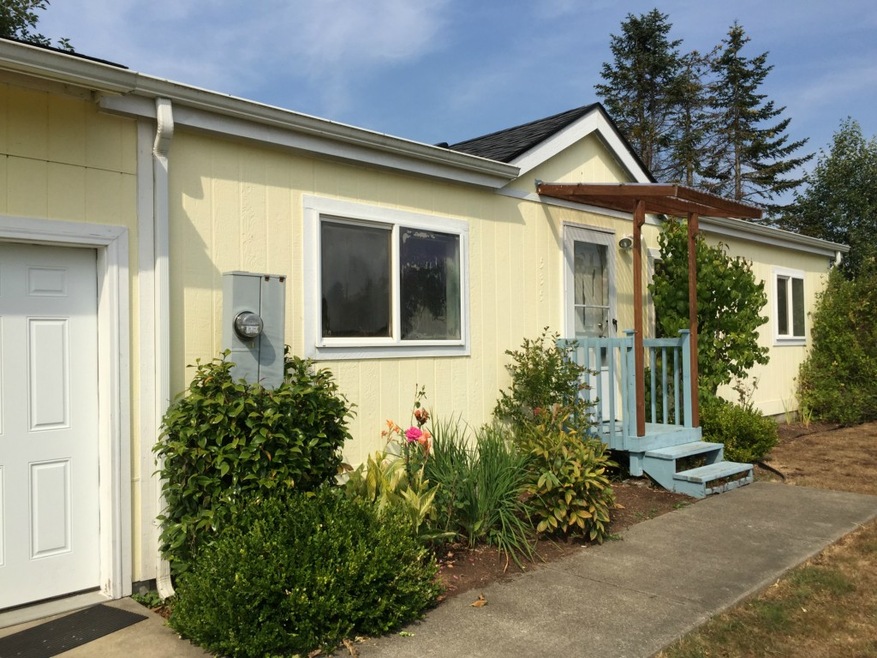 535 Connelly St, Raymond, WA 98577 - photo 1