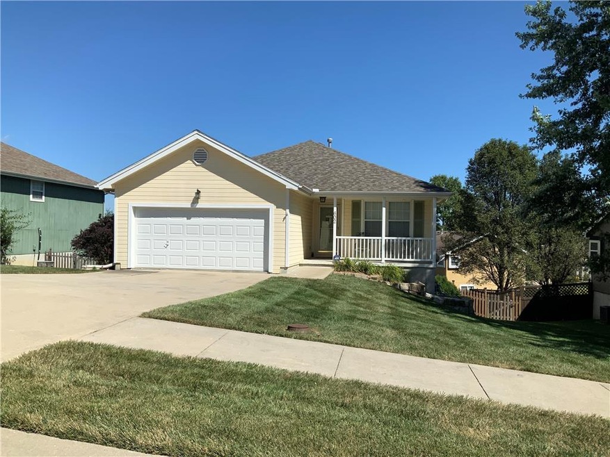 602 Pebble Beach Dr, Lansing, KS 66043 - photo 1