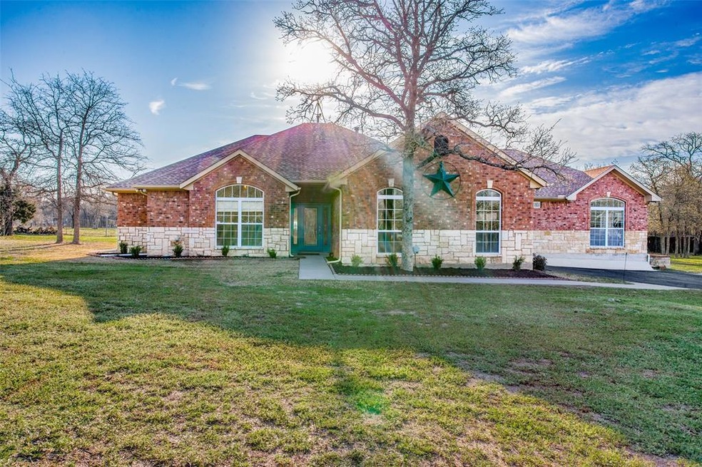 583 Windsor Ln, Springtown, TX 76082 - photo 1