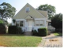 111 Riviera Pkwy, Lindenhurst, NY 11757 - photo 1