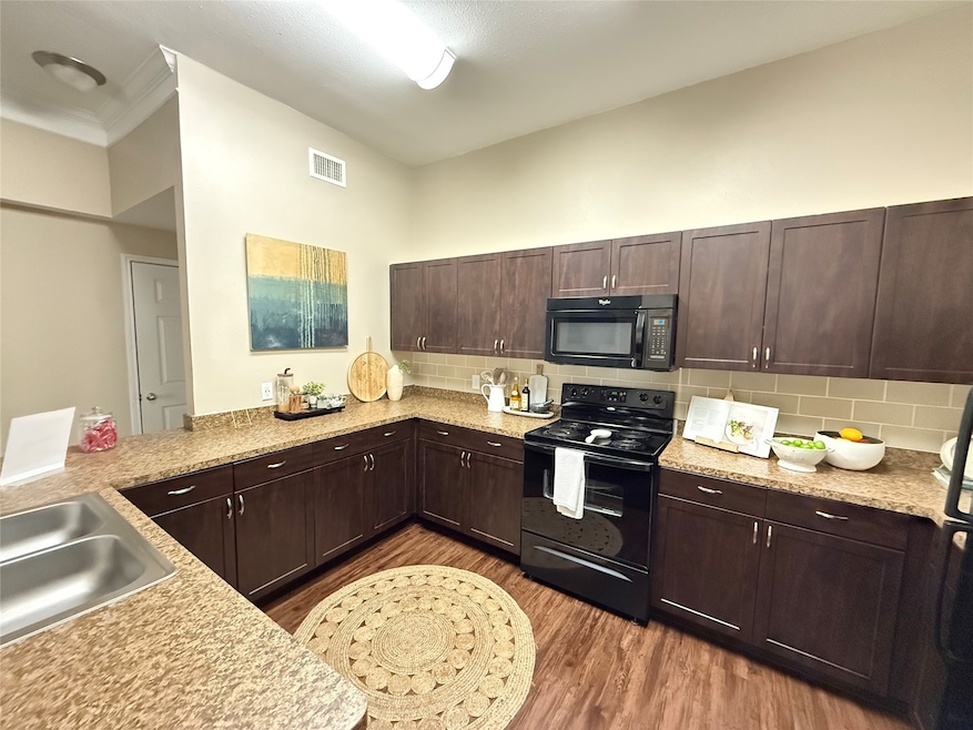 MODEL HOME PHOTOS