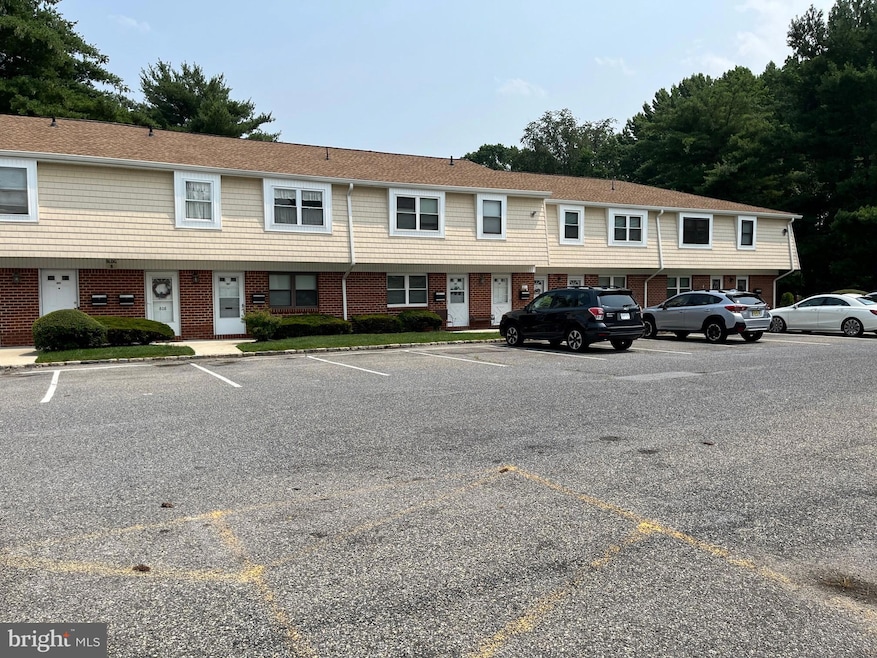 805 Silver Ct, Hamilton Square, NJ 08690 - photo 1