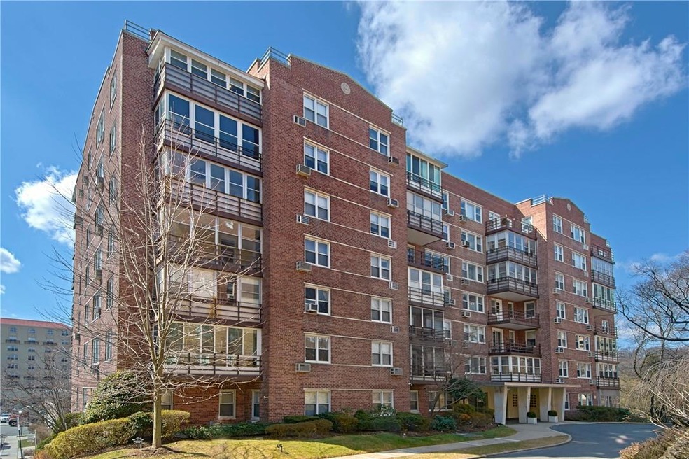 3 Washington Square unit 4A, Larchmont, NY 10538 - photo 1