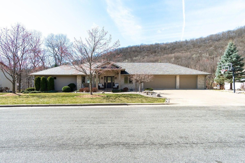 65 Mcintosh Rd E, La Crescent, MN 55947 - photo 1