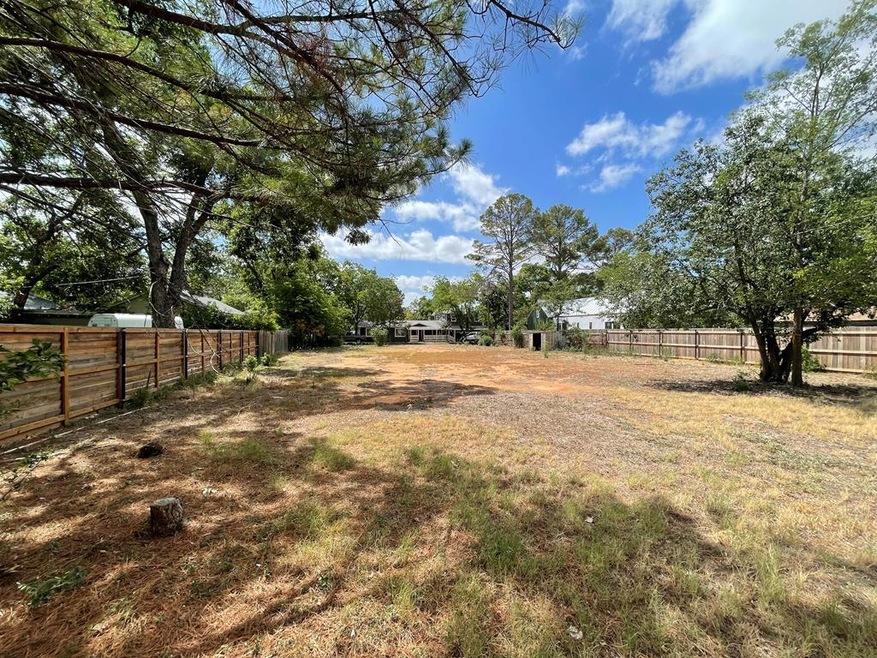 806 N Elm St unit 11R, Fredericksburg, TX 78624 - photo 1