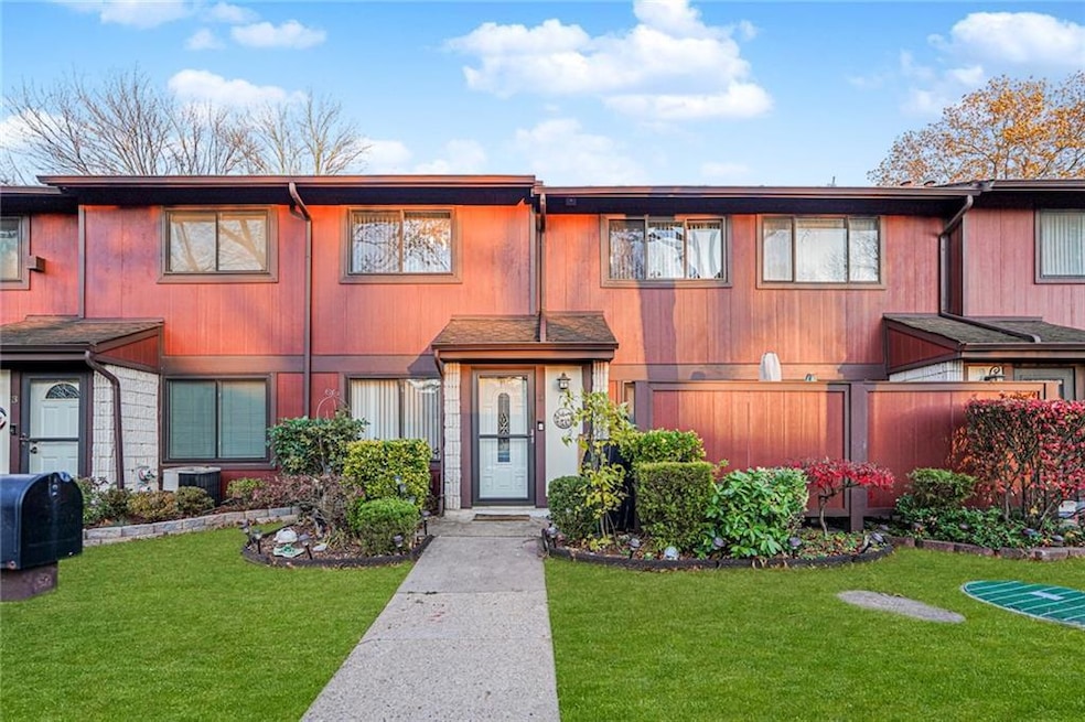 5 Belmar Dr E unit 382F, Staten Island, NY 10314 - photo 1