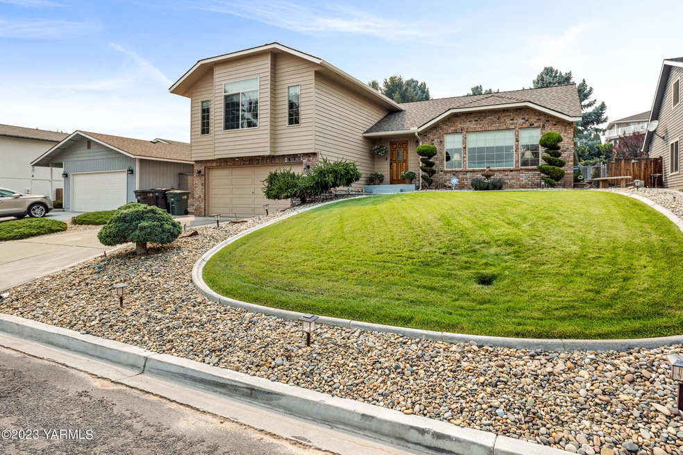 8 N 77th Avenue