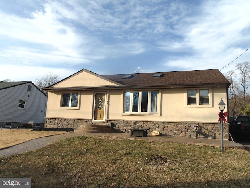 721 W 3rd Ave, Runnemede, NJ 08078 - photo 1