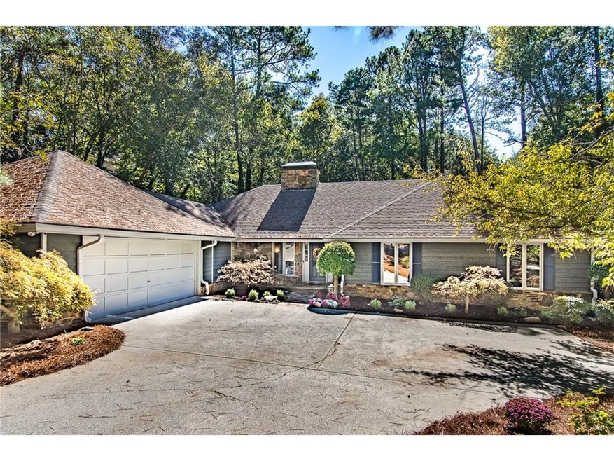 Beautiful private entry in a cul-de-sac