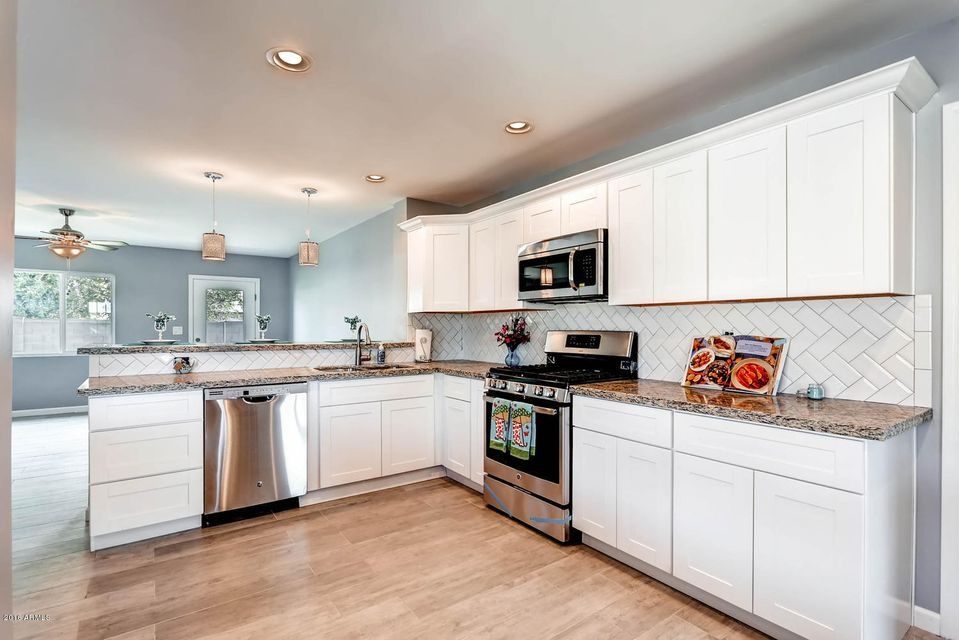 929 E Cavalier Dr Phoenix AZ-large-004-1