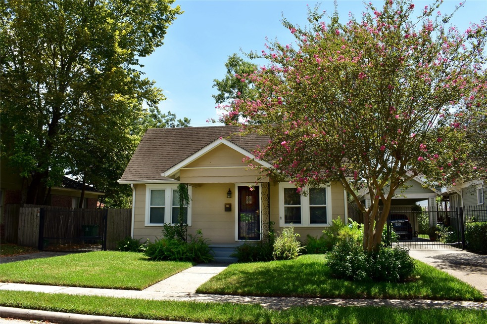1032 W Cottage St, Houston, TX 77009 - photo 1