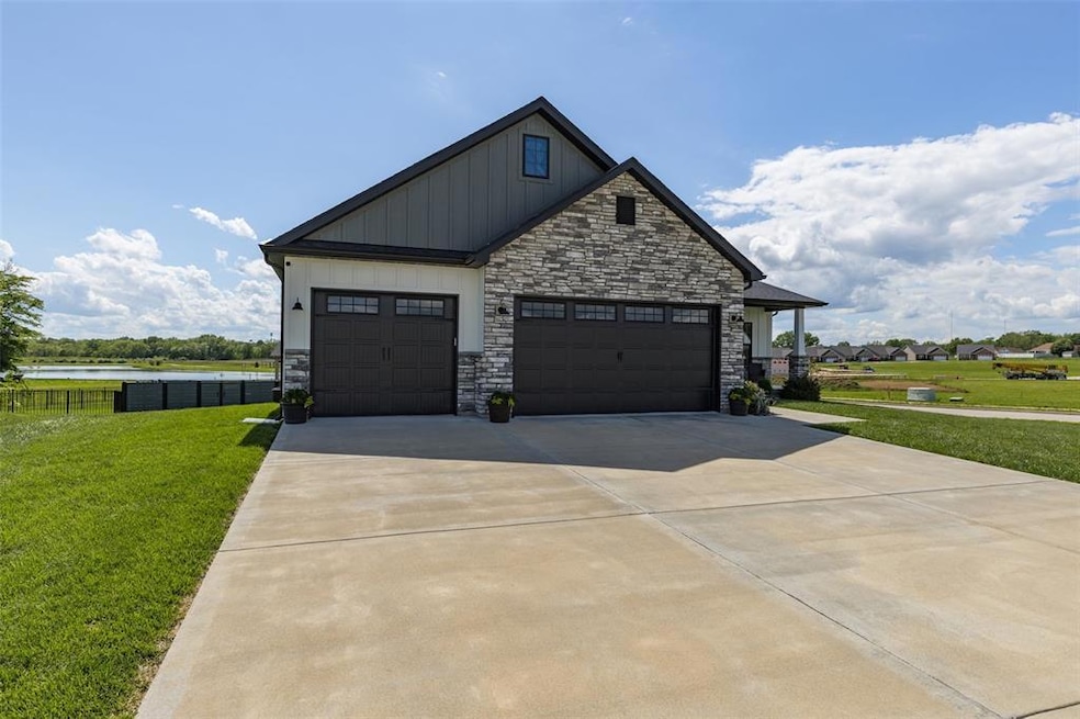 Under Contract $489,000