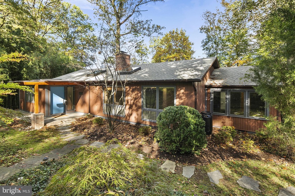 7721 Tauxemont Rd, Alexandria, VA 22308 - photo 1