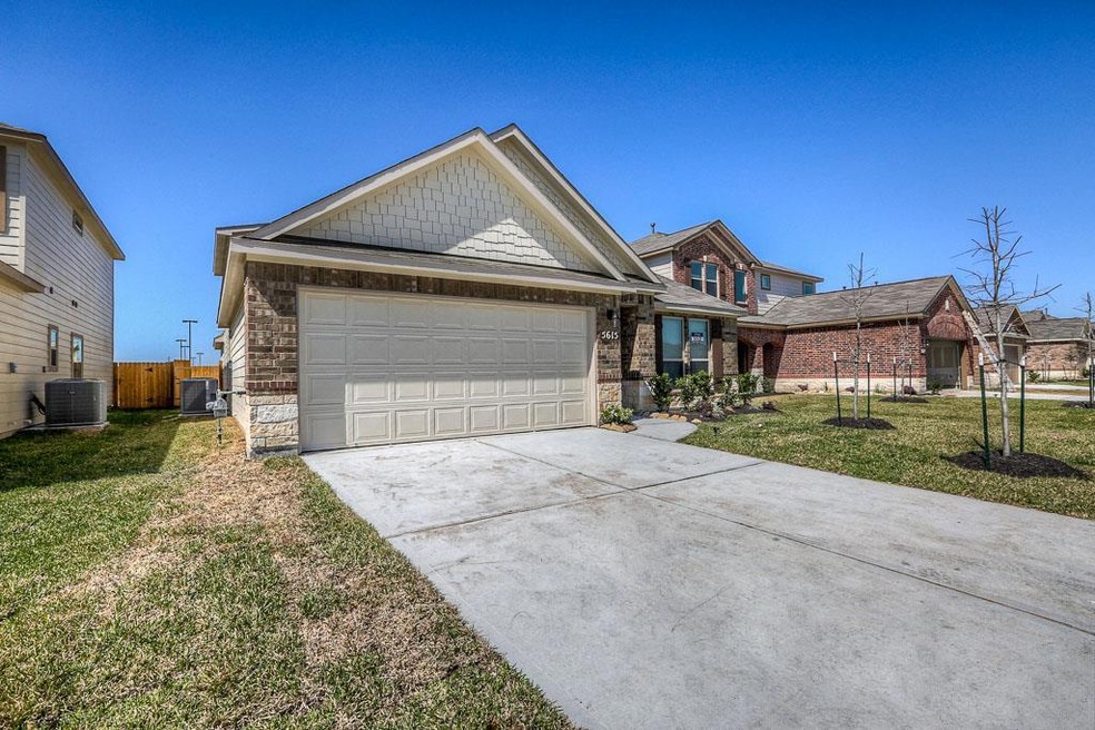 4727 Alluvial Cir, Alvin, TX 77511 - photo 1