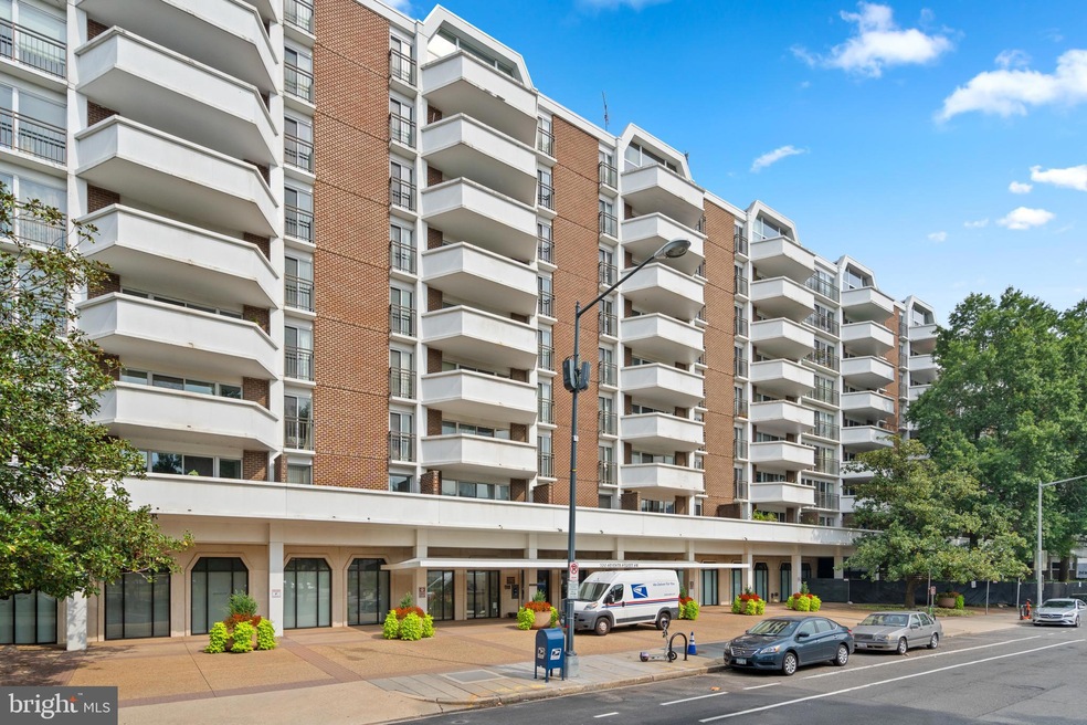 Town Square Towers unit 215, Washington, DC 20024 - photo 1