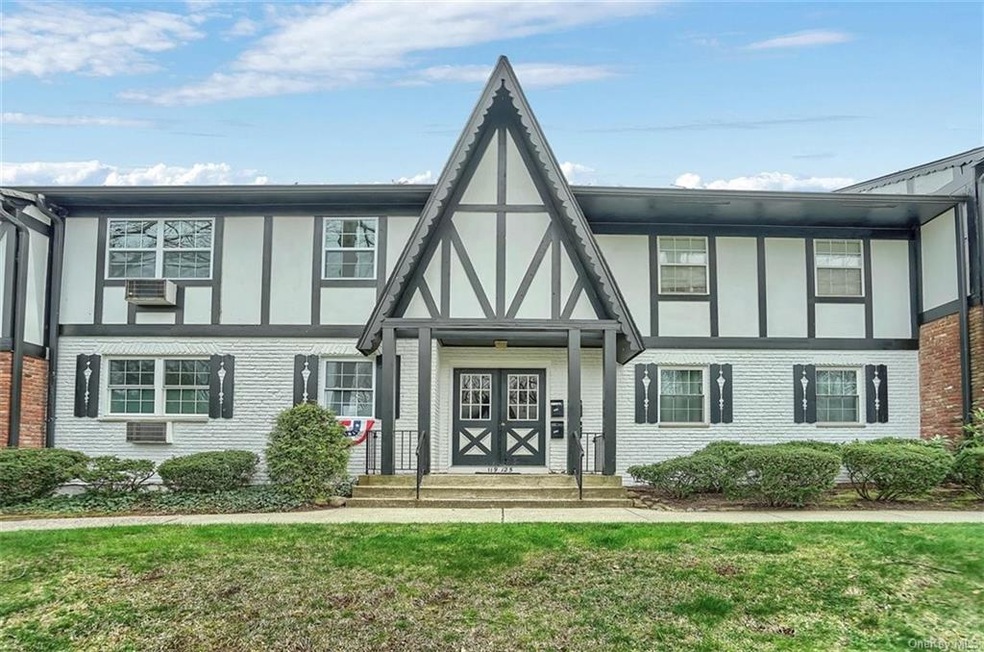 123 Parkside Dr unit 123, Suffern, NY 10901 - photo 1