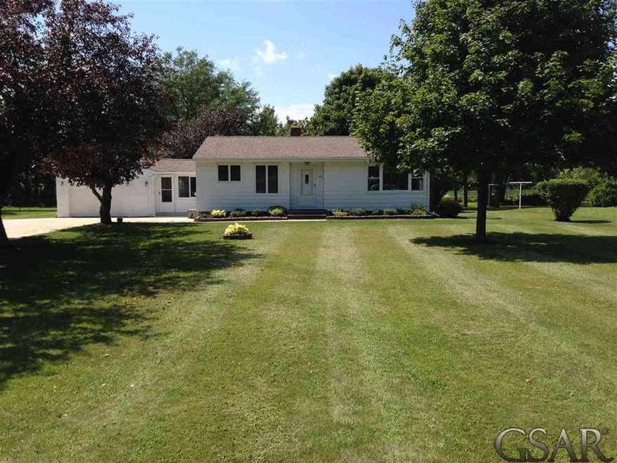 225 Elizabeth Dr, Owosso, MI 48867 - photo 1