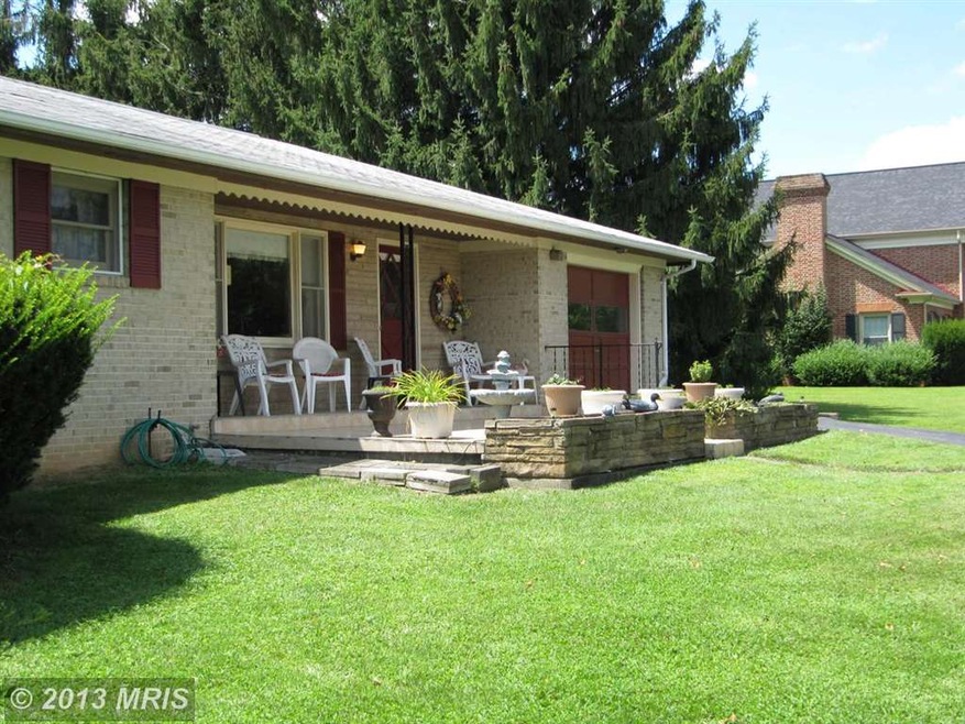 395 Point Dr, Petersburg, WV 26847 - photo 1