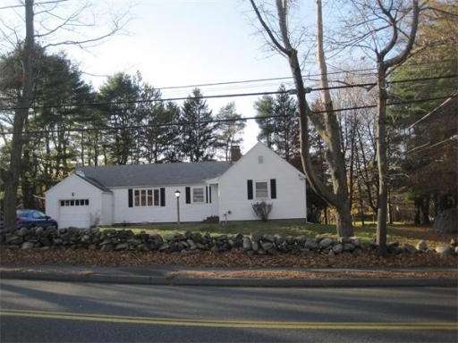 678 Chestnut St, Lynnfield, MA 01940 - photo 1