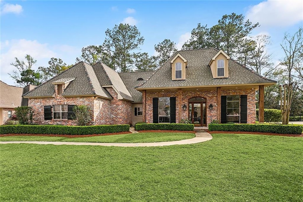 332 Memphis Trace - 3,806 Sq Ft of Main Floor Livi