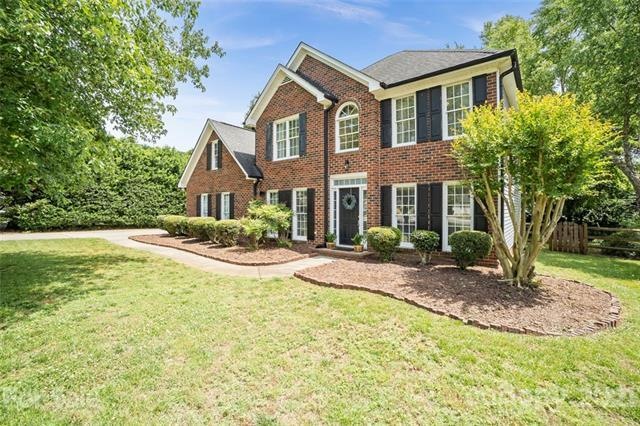1/3 acre lot 4 BR with large bonus room