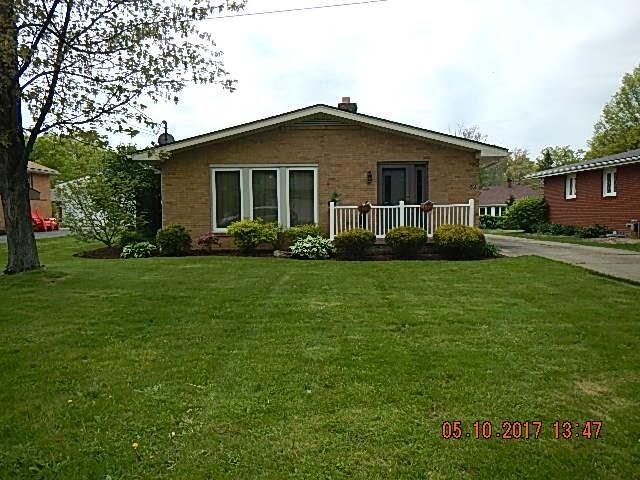 COZY BRICK RANCH JUST STEPS FROM BUHL PARK - MUST 