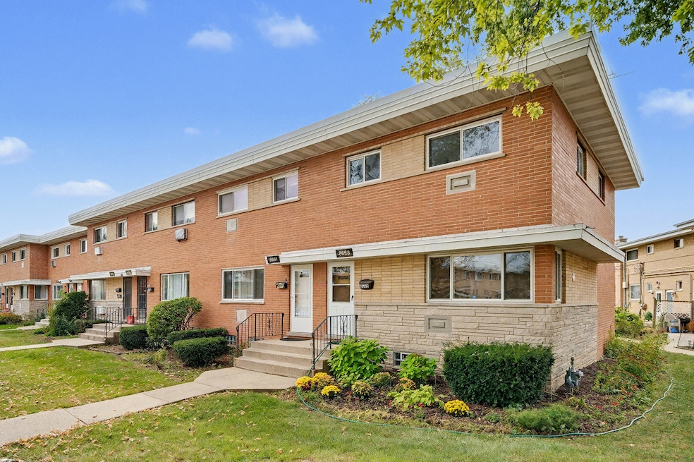 8663 Gregory Ln unit 10, Des Plaines, IL 60016 - photo 1