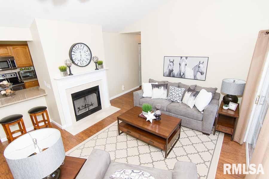 4515 N Thornhill Dr unit 205C, Peoria, IL 61615 - photo 1