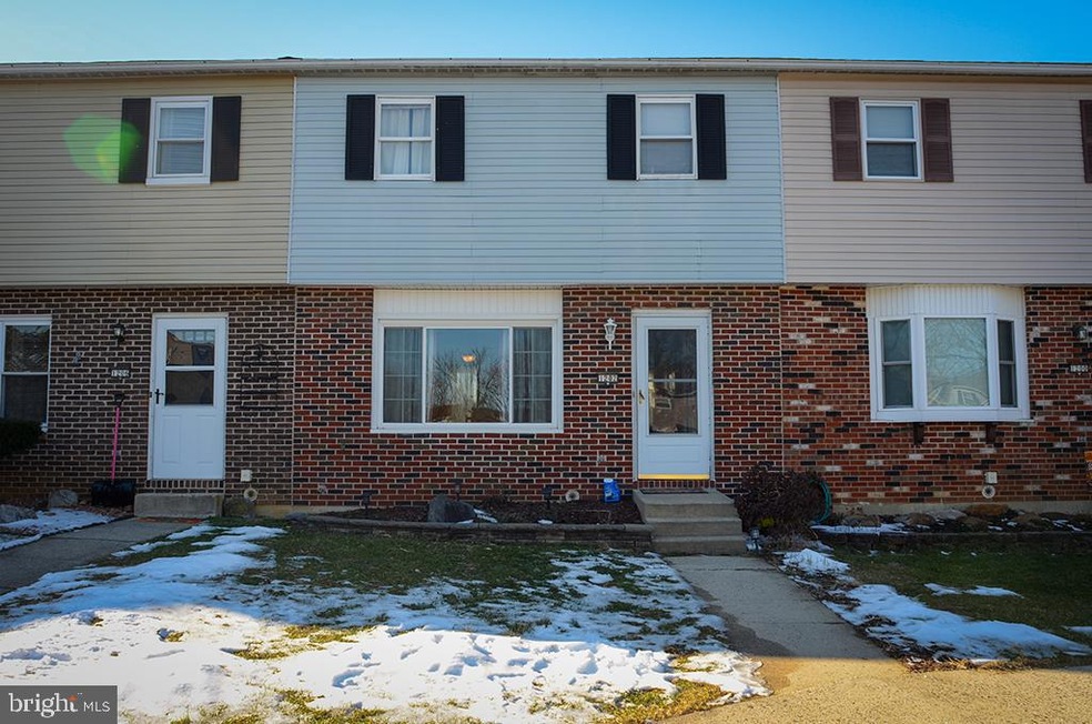 1202 Tee Ct, Allentown, PA 18106 - photo 1