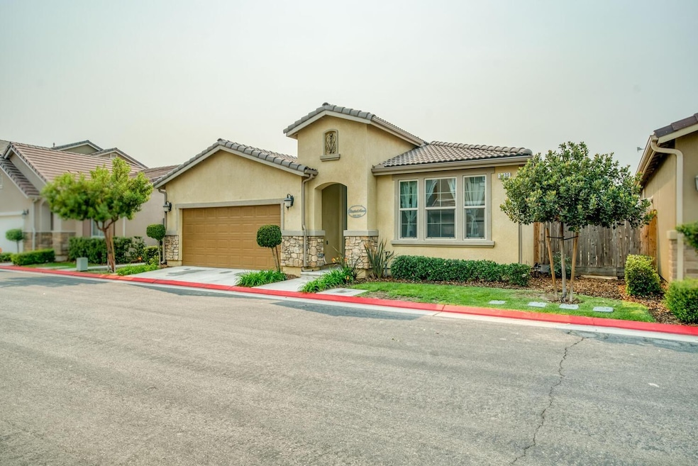 3026 Mount Rainier Ln, Clovis, CA 93619 - photo 1