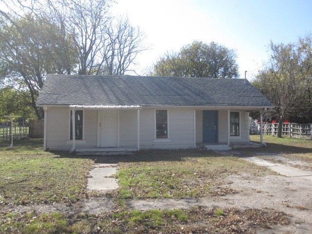 1200 S Wine St, Gainesville, TX 76240 - photo 1