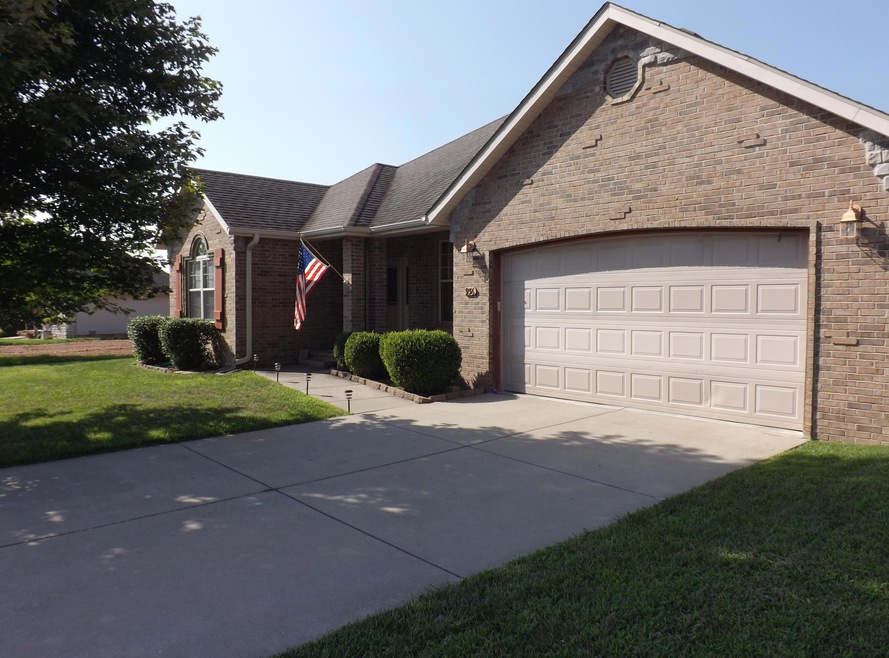 936 E Weldon 005