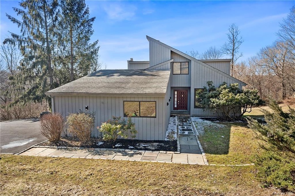 98 Deerfield Ln N, Pleasantville, NY 10570 - photo 1